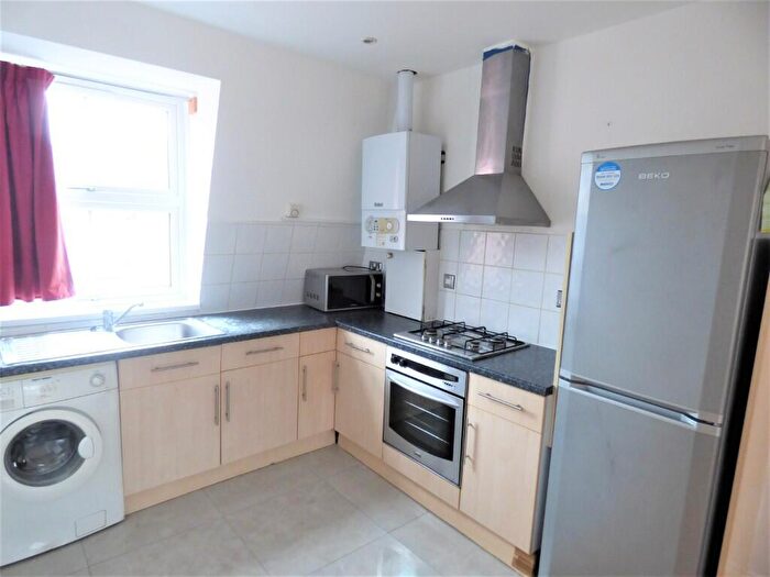2 Bedroom Maisonette To Rent In Hessel Street, London, E1
