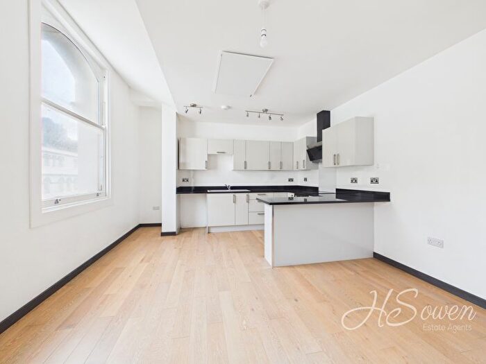 2 Bedroom Flat For Sale In Fleet Street, Torquay, TQ2