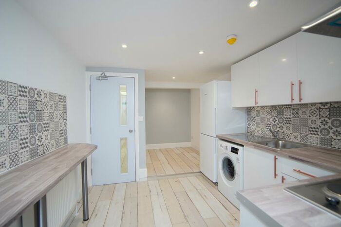2 Bedroom Flat To Rent In Cheltenham Road, Stokes Croft, Bristol, BS6