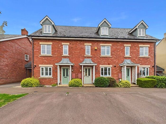 3 Bedroom Terraced House For Sale In Vale Road, Bishops Cleeve, GL52