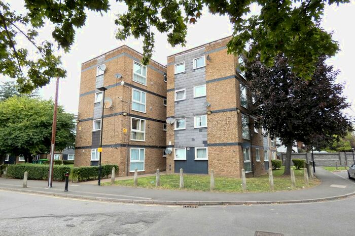 1 Bedroom Flat To Rent In Thamesvale Close, Hounslow, TW3