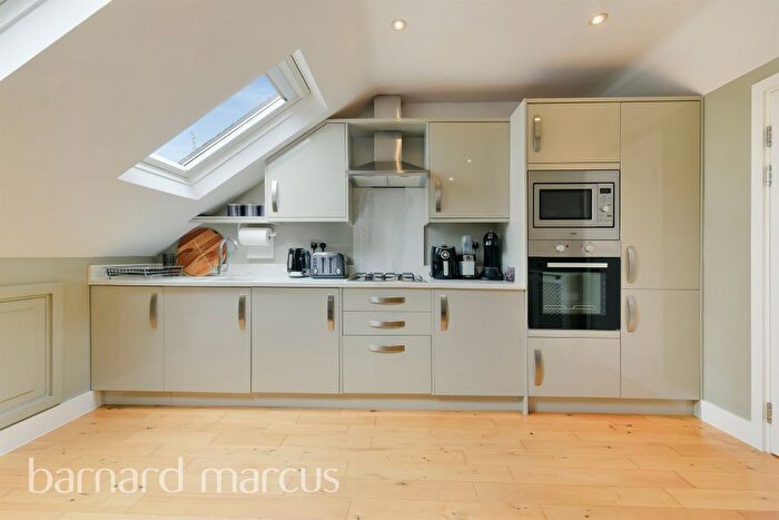 2 Bedroom Flat For Sale In Mitcham Road, London, SW17