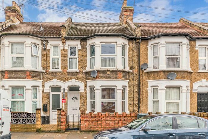 2 Bedroom Flat To Rent In Harcourt Road, London, E15