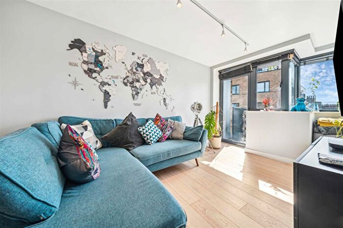 2 Bedroom Flat To Rent In Coldharbour Lane, London, SW9