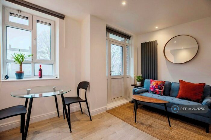 2 Bedroom Flat To Rent In Chagford House, London, E3