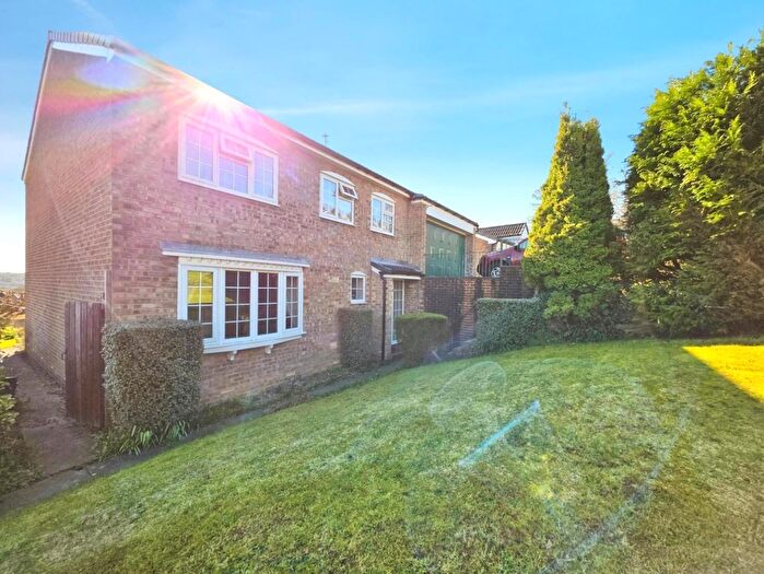 4 Bedroom Detached House For Sale In Gill Beck Close, Baildon, BD17