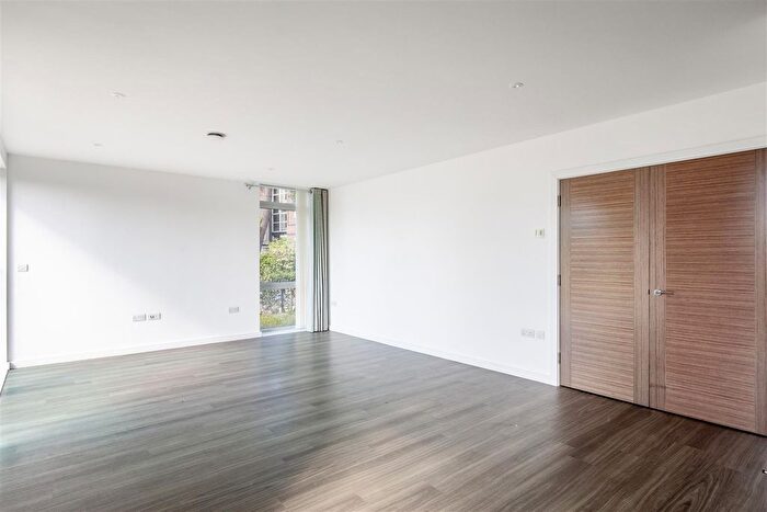 1 Bedroom Flat For Sale In Garden Flat At Beacon Heights, Church Road, Haywards Heath, RH16