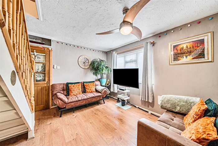 1 Bedroom End Terrace House For Sale In Rabournmead Drive, Northolt, UB5