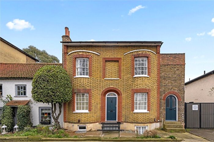 2 Bedroom Terraced House For Sale In Kew Road, Richmond, TW9