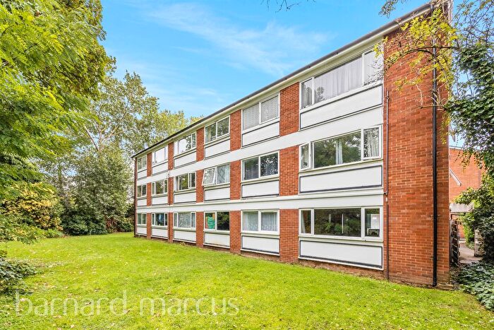 2 Bedroom Flat For Sale In Kingston Road, New Malden, KT3