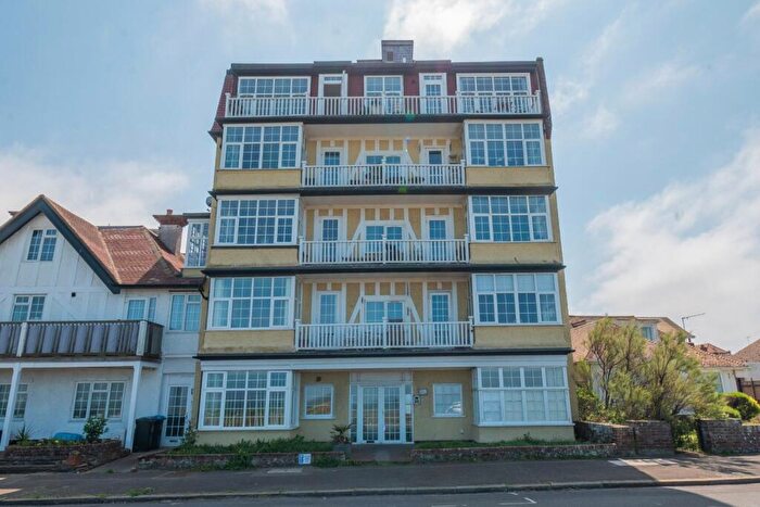 2 Bedroom Flat For Sale In Palm Bay Court, Palm Bay Avenue, Margate, CT9
