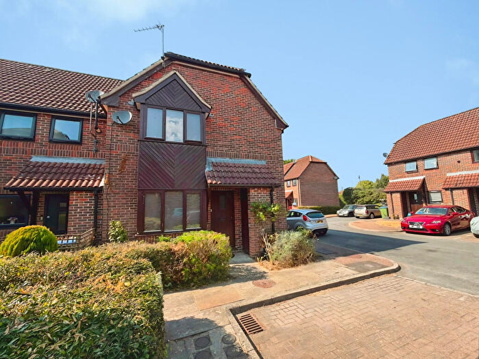 1 Bedroom End Of Terrace House For Sale In Kingsmead Place, Broadbridge Heath, RH12