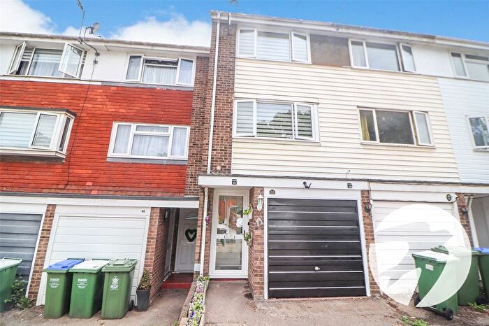 3 Bedroom Terraced House For Sale In Silver Spring Close, Erith, Northumberland Heath, DA8