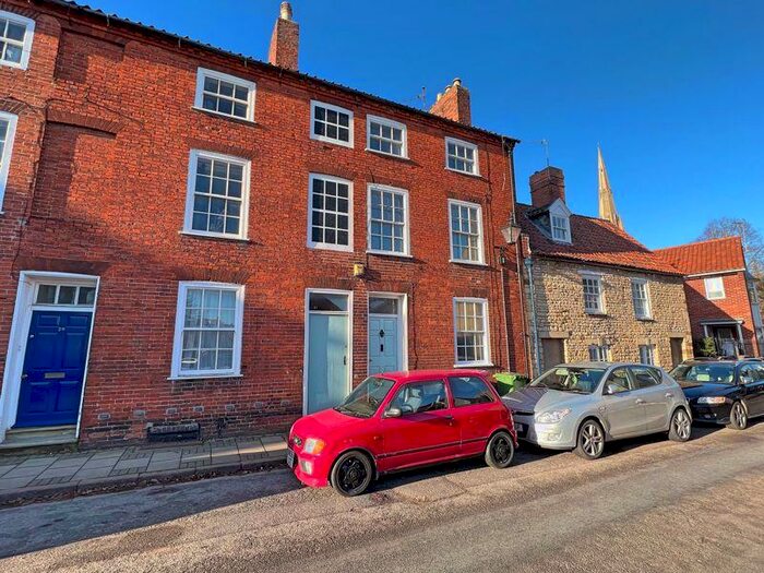 4 Bedroom Town House To Rent In Castlegate, Grantham, NG31