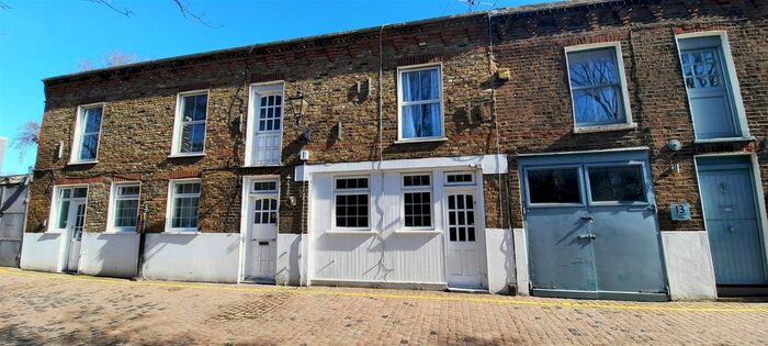 2 Bedroom Flat To Rent In Hansard Mews, Brook Green, London, W14