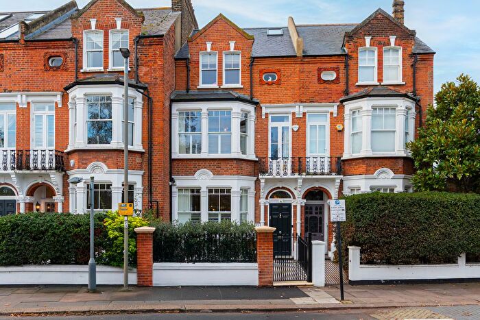 6 Bedroom Town House For Sale In Clapham Common West Side, London, SW4