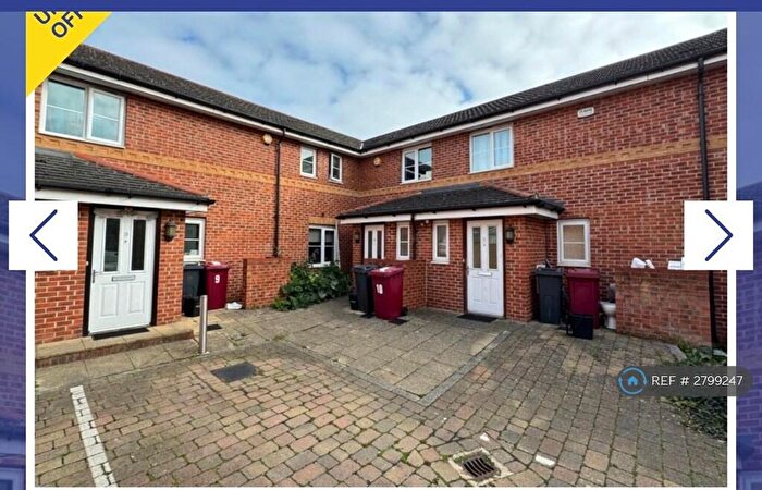 3 Bedroom End Of Terrace House To Rent In Battle Place, Reading, RG30
