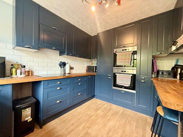 6 Bedroom End Of Terrace House For Sale In Blackbird Close, Bradwell, NR31