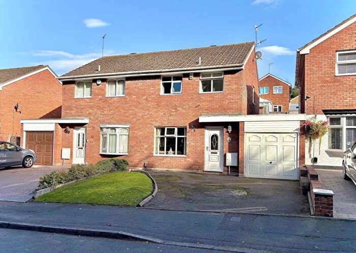3 Bedroom Semi-Detached House For Sale In Nottingham Way, Brierley Hill, DY5