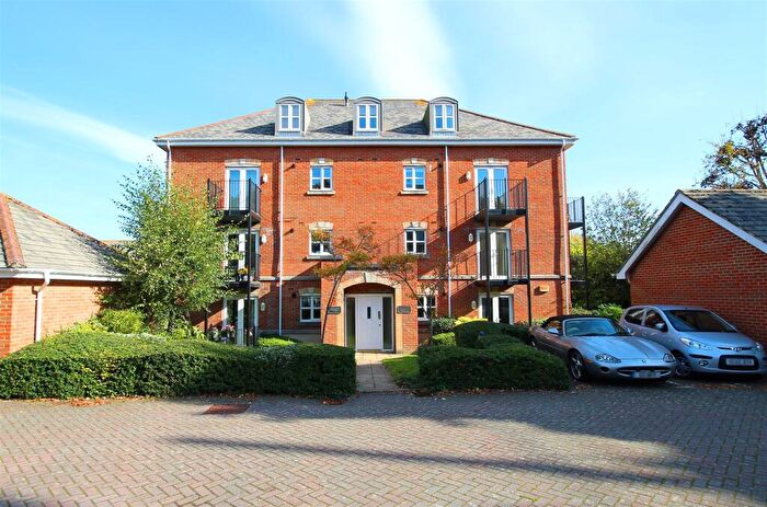 2 Bedroom Apartment To Rent In Hillcroft Close, Lymington, SO41