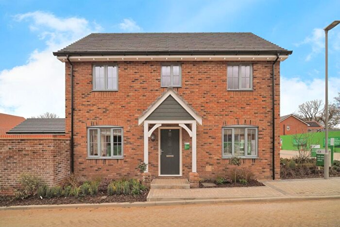 3 Bedroom Detached House For Sale In Edmondsham Road, Verwood, BH31