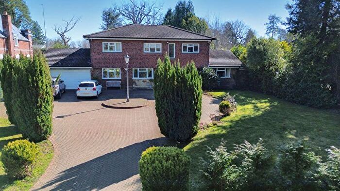 5 Bedroom Detached House To Rent In Mark Way, Godalming, GU7