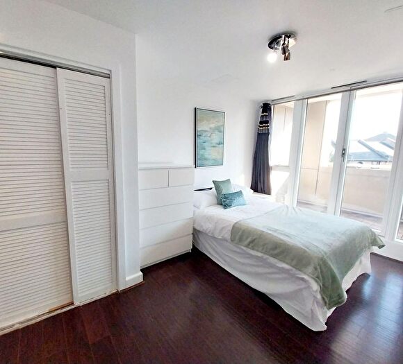 2 Bedroom Flat To Rent In Eastern Quay, Royal Victoria Dock, E16