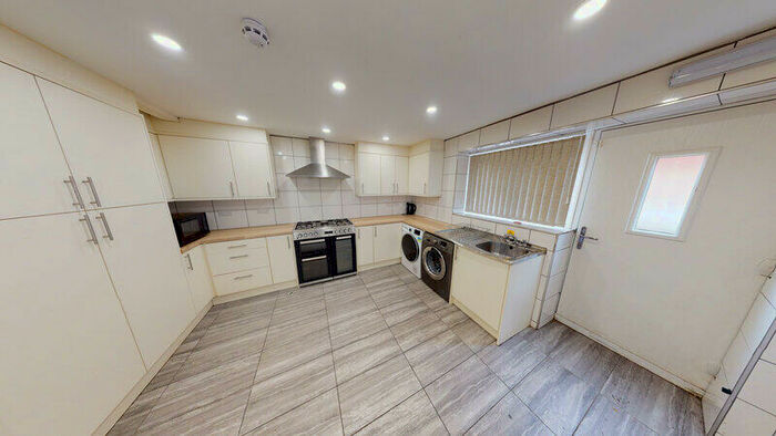 8 Bedroom Terraced House To Rent In Queens Road, Hyde Park, Leeds, LS6