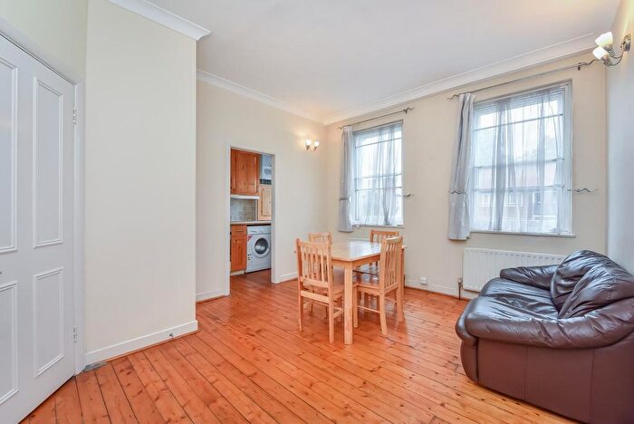 1 Bedroom Flat To Rent In Wandsworth Road, Clapham, SW8