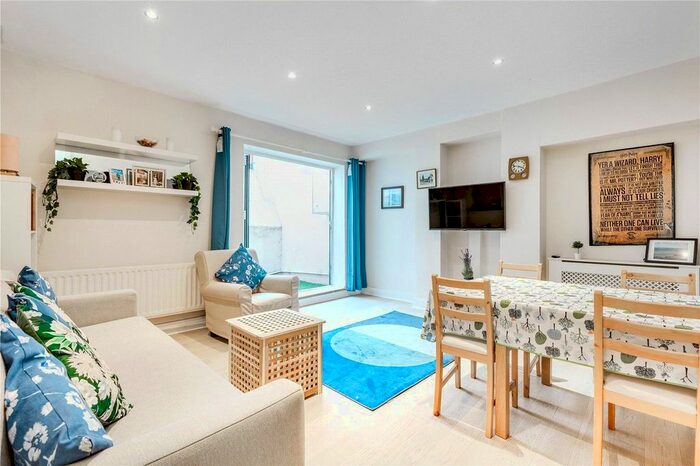 1 Bedroom Flat To Rent In Clapham Common North Side, Clapham Common, SW4