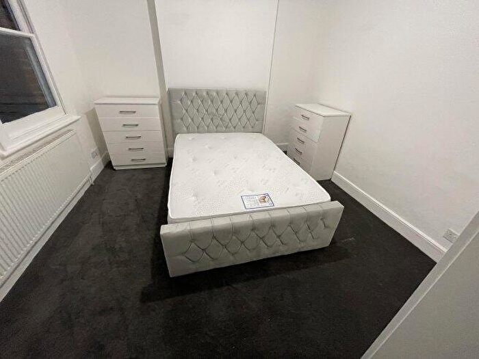 2 Bedroom Flat To Rent In Kings Road, NW10