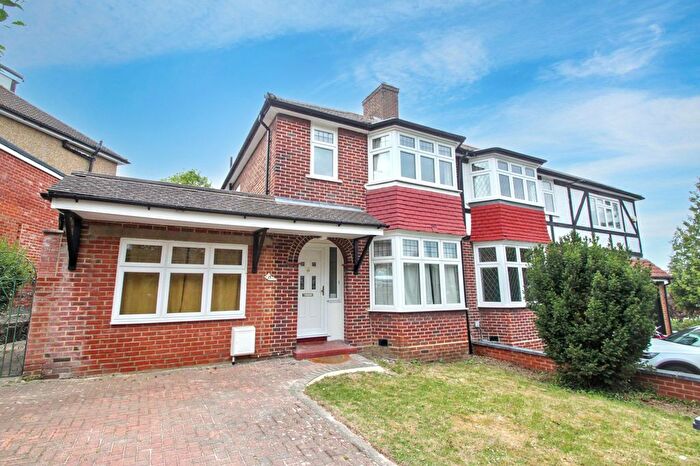 4 Bedroom Semi-Detached House To Rent In Abbotsford Gardens, Woodford Green, IG8