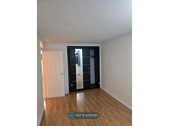 3 Bedroom Terraced House To Rent In Hampden, London, NW9