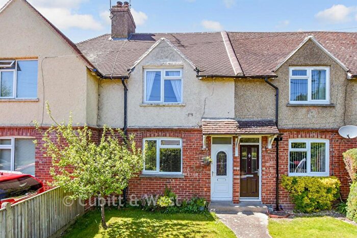 3 Bedroom Semi-Detached House For Sale In Station Road, Petworth, West Sussex, GU28