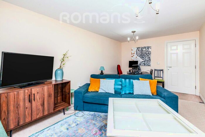 3 Bedroom Town House To Rent In Eaton Avenue, Slough SL1