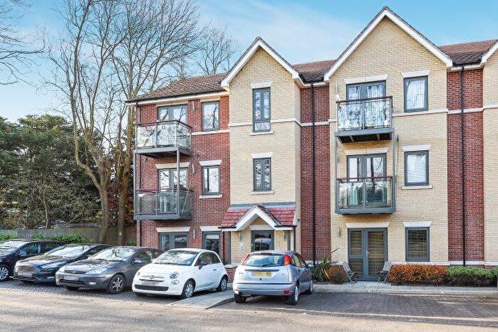 2 Bedroom Flat To Rent In Buckhurst Way, Buckhurst Hill, IG9