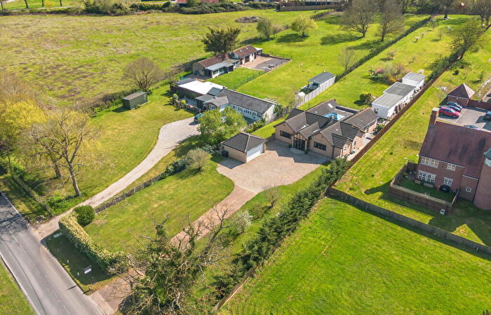 4 Bedroom Country House For Sale In Sandon, Chelmsford, CM2