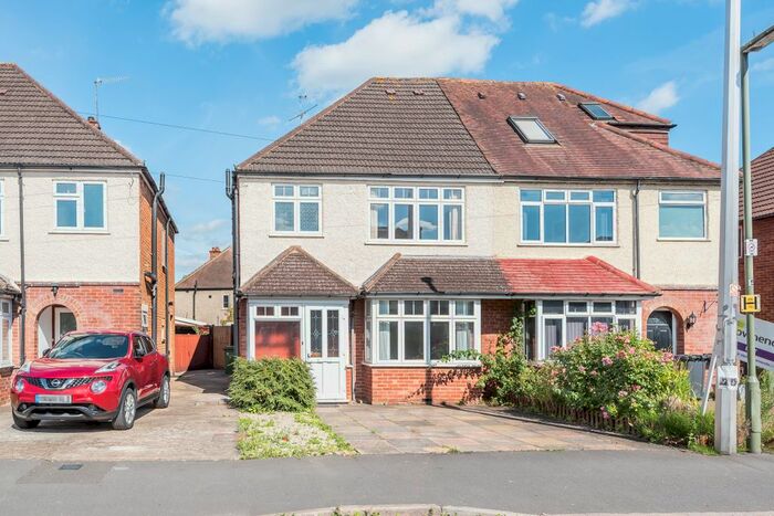 4 Bedroom Semi-Detached House To Rent In Beckingham Road, Guildford GU2
