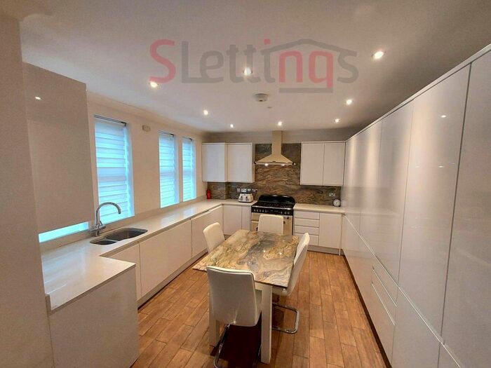 2 Bedroom Flat To Rent In Ashcombe Gardens, Edgware, HA8