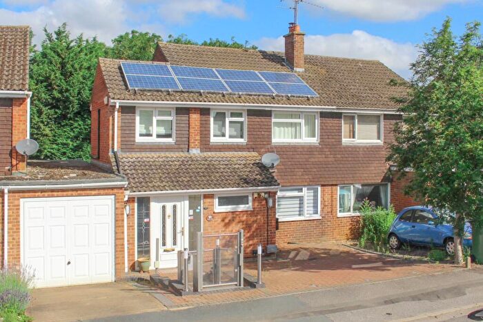 3 Bedroom Semi-Detached House For Sale In Dormer Avenue, Wing, Buckinghamshire, LU7
