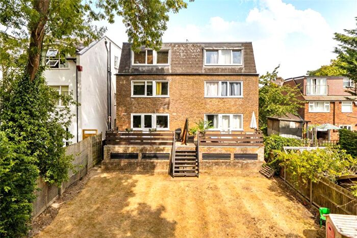 2 Bedroom Flat For Sale In The Avenue, Surbiton, KT5