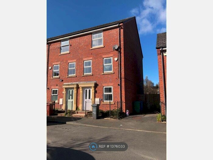 4 Bedroom End Of Terrace House To Rent In Hawkins Close, Manchester, M9