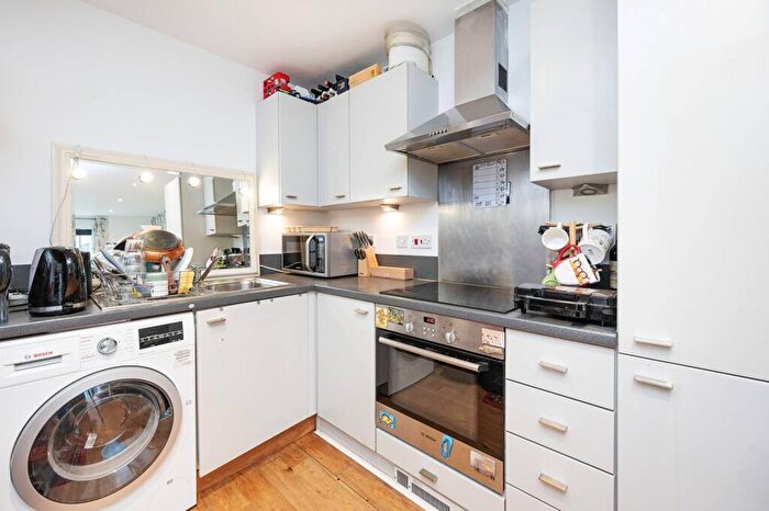 1 Bedroom Flat For Sale In Oliver Road, Leyton, London, E10