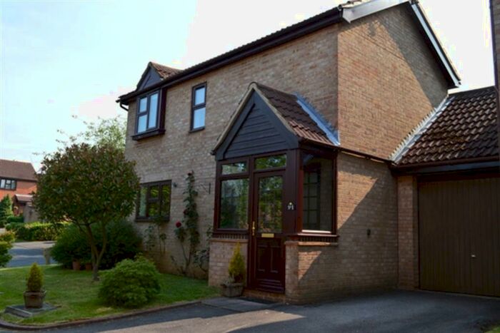 2 Bedroom House To Rent In Bedroom Detached House In Godalming, GU7