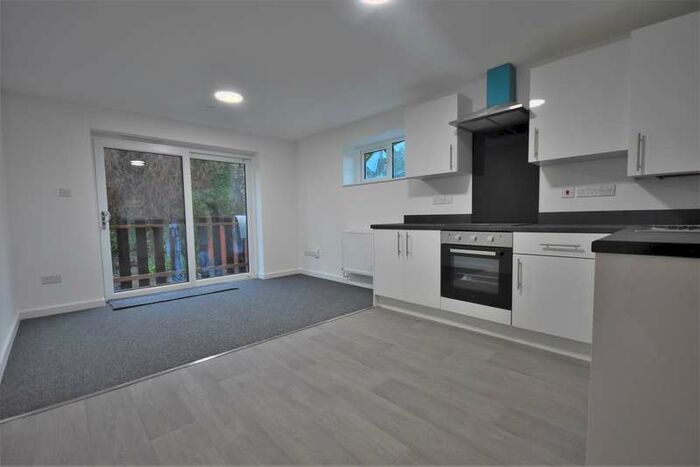 2 Bedroom Flat To Rent In 1 Ty Craig, CF63