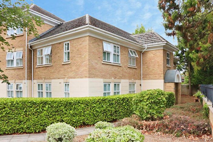2 Bedroom Flat For Sale In Hurworth Avenue, Langley, SL3
