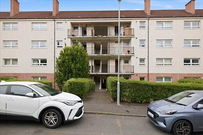 3 Bedroom Flat For Sale In Corlaich Drive, Toryglen, Glasgow, G42