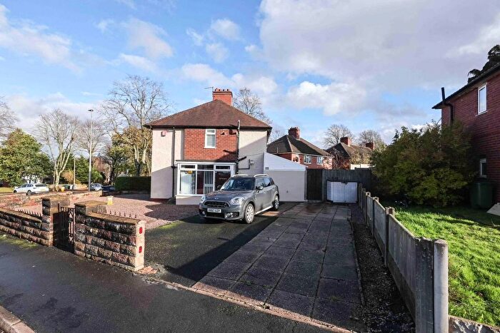 3 Bedroom Semi Detached House For Sale In Hillfields, Smethwick, West Midlands, B67