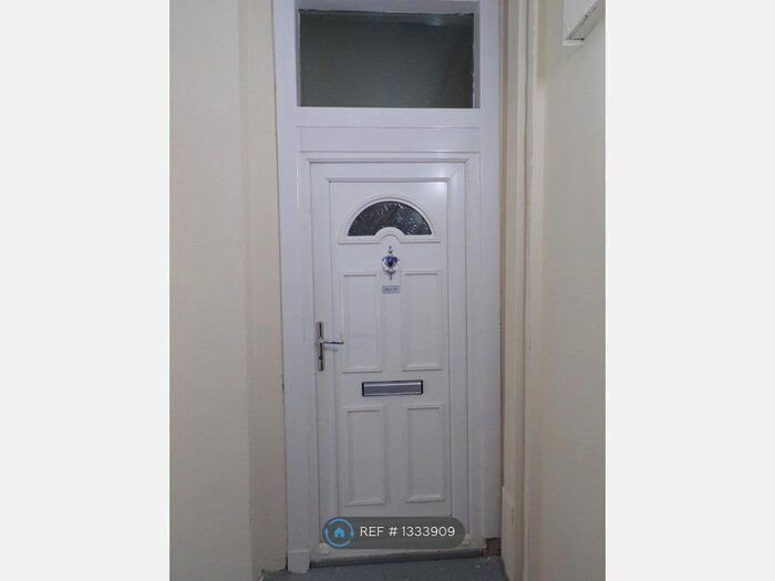 1 Bedroom Flat To Rent In Hay Street, Greenock, PA15