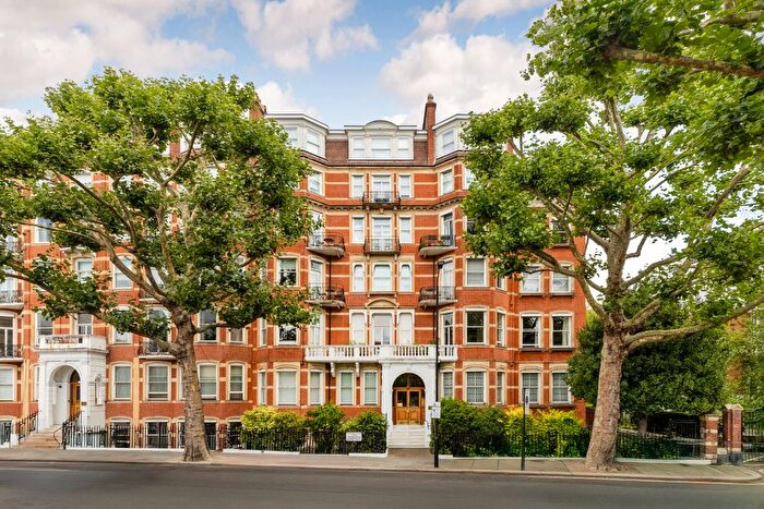 3 Bedroom Flat To Rent In Marloes Road, Kensington, London, W8
